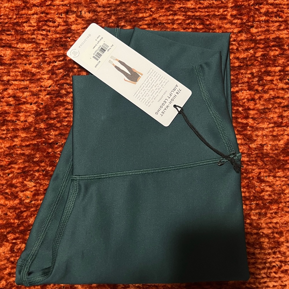 7/8 High-Waist Airlift Alo leggings in size small. New with tags attached.